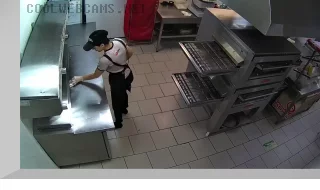 Webcam in the PizzaFabrika pizzeria on Neftyanikov Street, Usinsk