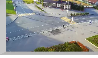 Webcam at the intersection of Shkolnaya and Khazov, Pushkin, Saint Petersburg