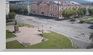 Webcam at Lenin Square in Tryokhgorny